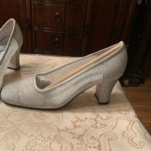 Glitter mesh evening dress pumps
